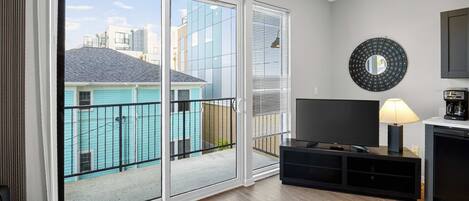 Een televisie en een kantoor