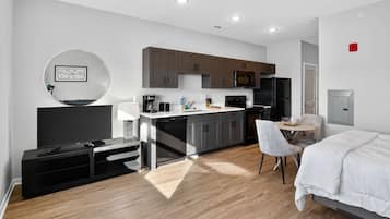 Desk, iron/ironing board, WiFi, bed sheets