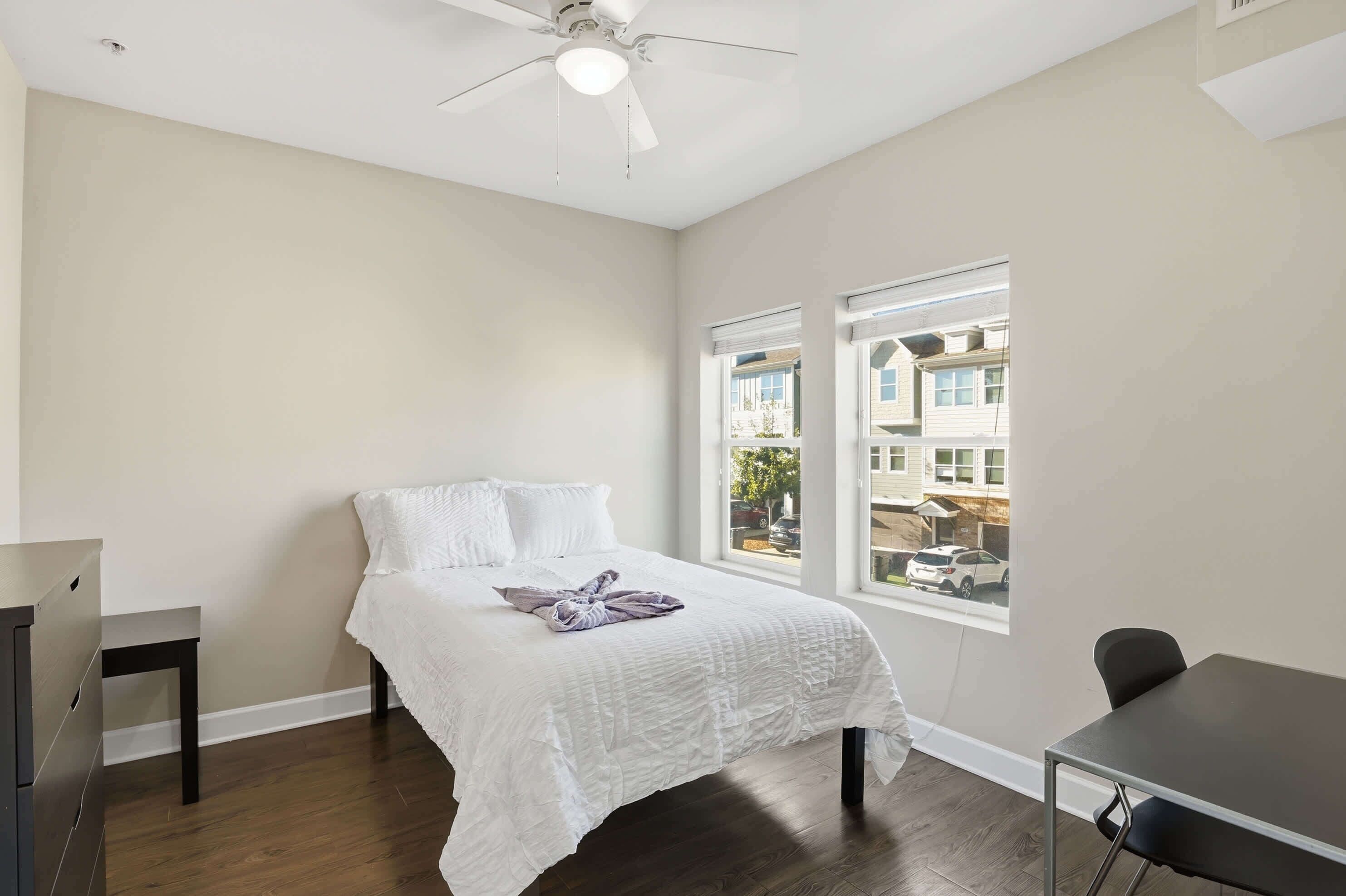 2 bedrooms, desk, iron/ironing board, WiFi