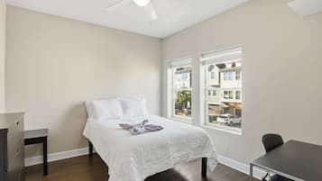 2 bedrooms, desk, iron/ironing board, WiFi