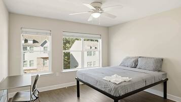 4 bedrooms, desk, iron/ironing board, WiFi