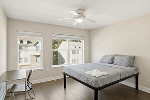 Desk, iron/ironing board, WiFi, bed sheets