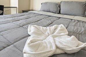 4 Schlafzimmer, Schreibtisch, Bügeleisen/Bügelbrett, WLAN