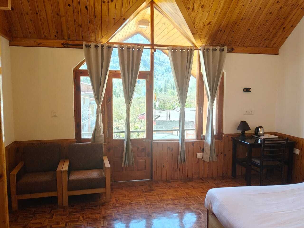 Escritorio y espacio para trabajar con laptop 