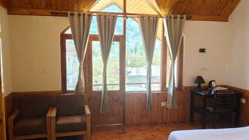 Escritorio y espacio para trabajar con laptop