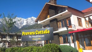 Señal para Pravara Cottage, por Anubhavati, en Mount Ville.