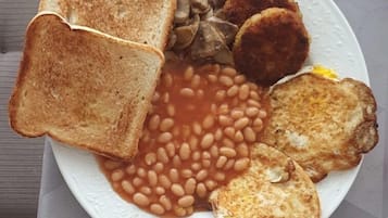 Tägliches Frühstücksbuffet gegen Gebühr