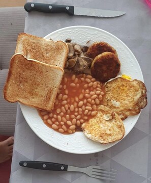 Daily buffet breakfast for a fee - Pravara Cottages (Manali)