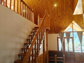 Luxury Duplex, Mountain View | Desk, laptop workspace, iron/ironing board, free WiFi - Pravara Cottages (Manali)