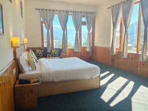 Luxury Room, Mountain View - Pravara Cottages (Manali)