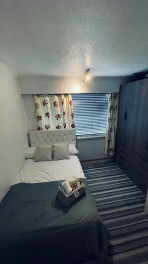 1 chambre, fer et planche à repasser, Wi-Fi, draps fournis