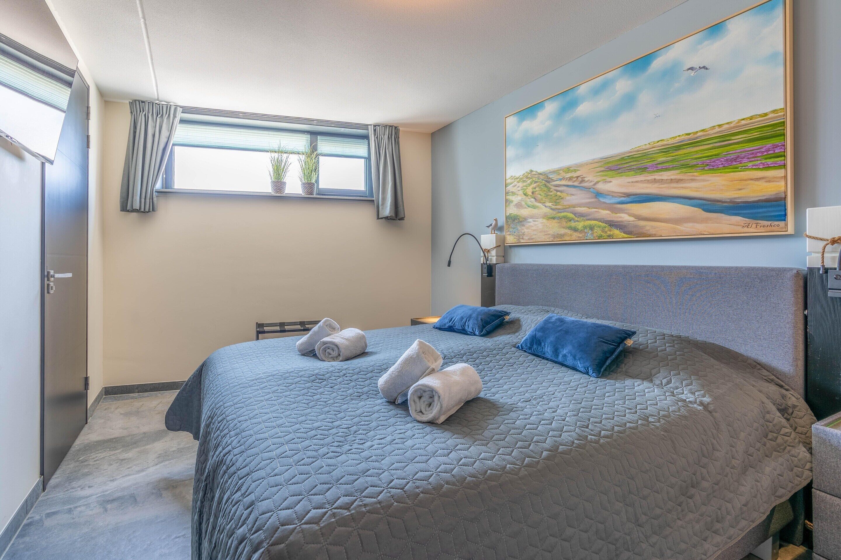 5 bedrooms, individually furnished, iron/ironing board, bed sheets