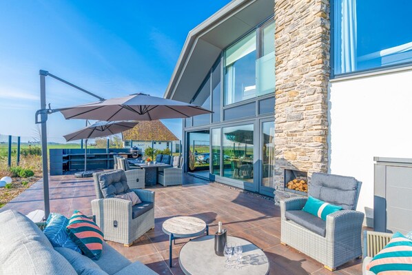 Villa | Balcony - Modern, Luxurious and Sustainable Nature Villa (De Waal)