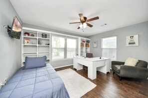 3 bedrooms, desk, iron/ironing board, WiFi