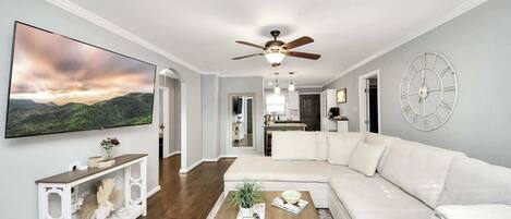 テレビ、書斎 / ワークスペース