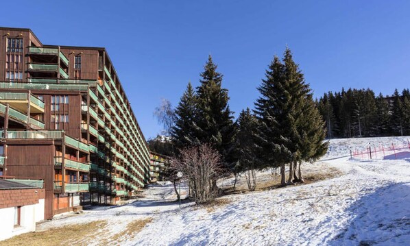 Exterior - Holiday Home in Charvet With Ski Access (Bourg-Saint-Maurice)