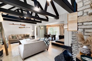 Living area - River house-english cottage
on 3 acres surrounded by nature (Niles)