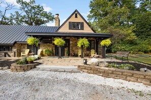 Exterior - River house-english cottage
on 3 acres surrounded by nature (Niles)