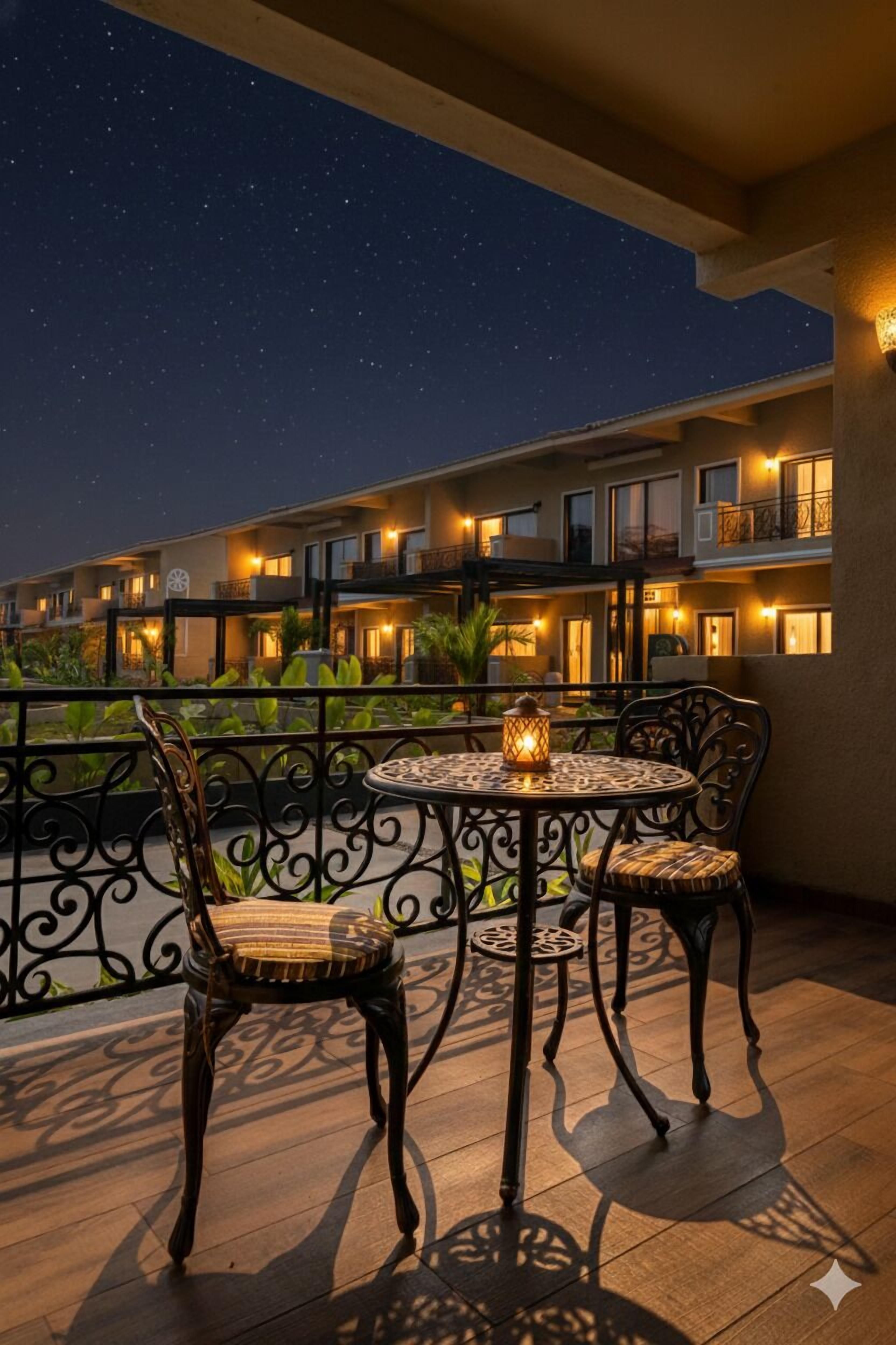 มินิบาร์, โต๊ะทำงาน, ผ้าม่านกันแสง, เตารีด/โต๊ะรีดผ้า