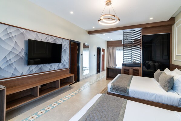 Family Suite | Minibar, desk, blackout drapes, iron/ironing board