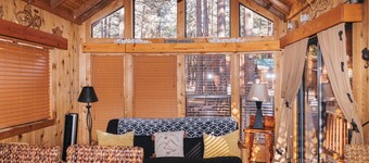 Cozy Cabin / Pet Friendly / Kitchen