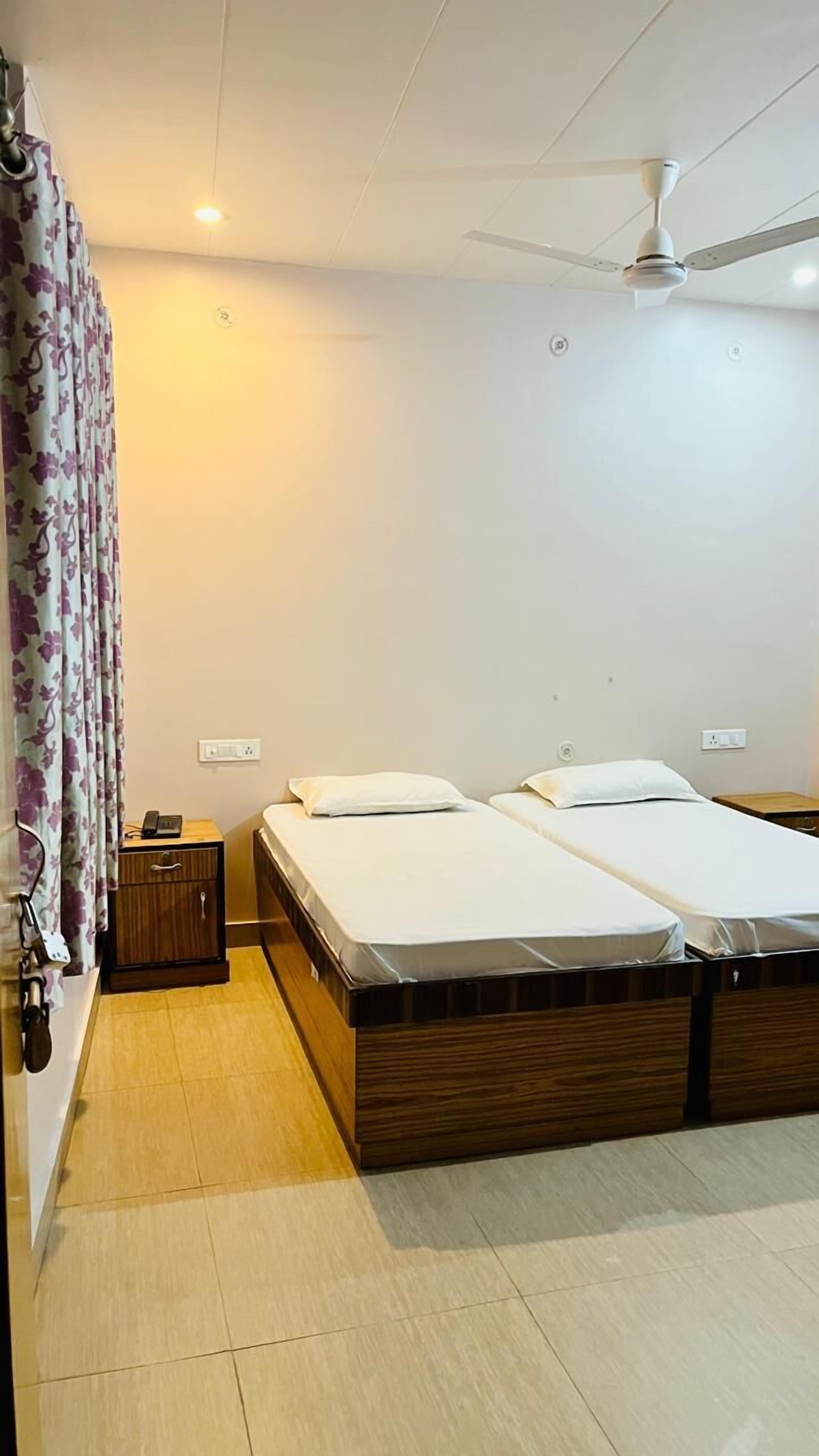 Standard Double Room | Egyptian cotton sheets, premium bedding, desk, laptop workspace