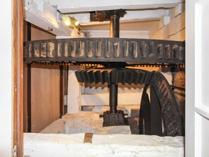 Unclassified image, 2 of 17, button