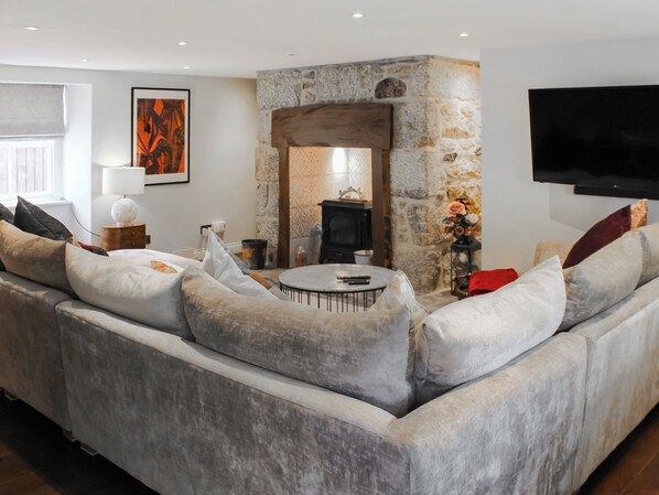 Unclassified image, 1 of 18, button