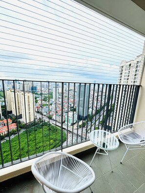 Apartemen Deluks, 2 kamar tidur, 2 kamar mandi, pemandangan kota | Balkon