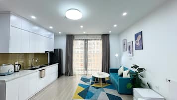 Escriptori, espai de treball apte per a portàtils i wifi gratuïta