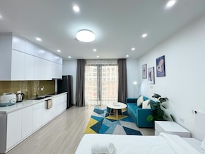 Escritorio, espacio para trabajar con un portátil, wifi gratis