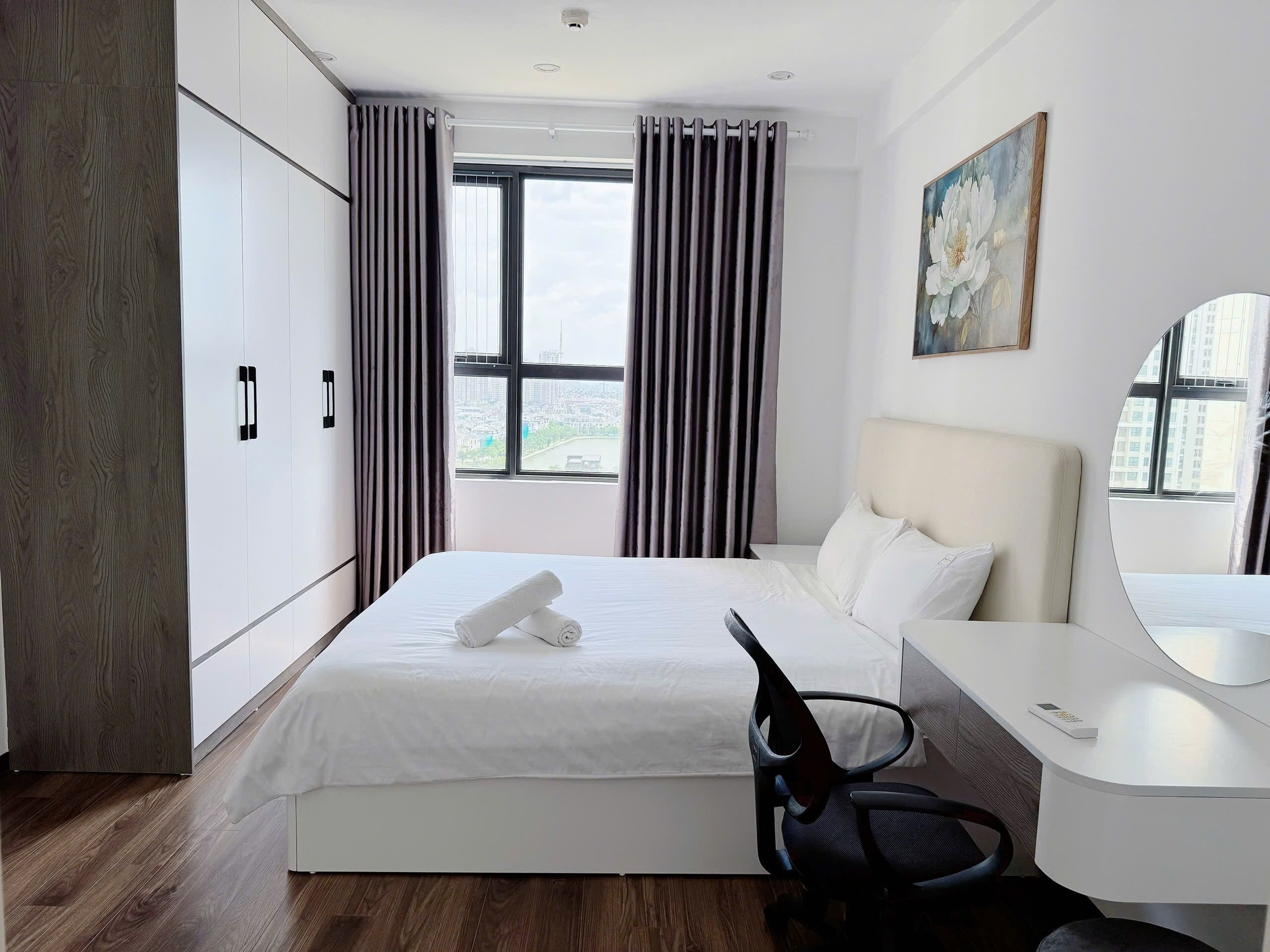 Apartemen Mewah, 3 kamar tidur, balkon, pemandangan kota | Seprai katun Mesir, seprai premium, dan selimut bulu angsa