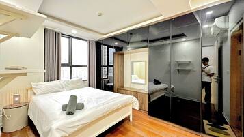 Luxury Apartment, Balcony, City View | Egyptian cotton sheets, premium bedding, down comforters