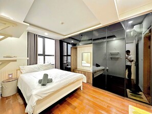 Luxury Apartment, Balcony, City View - Vinhomes D'Capital Paradise Apartment (Cau Giay)