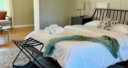 Charming 2-bedroom house with fitness room and AC in delightful Patterson