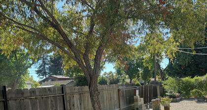 Charming 2-bedroom house with fitness room and AC in delightful Patterson