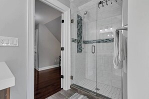 Shower, hair dryer, towels, shampoo