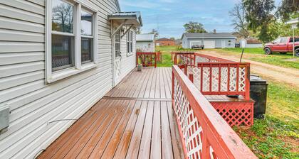 Walk to Restaurant & Bar: Home w/ Deck in Gary