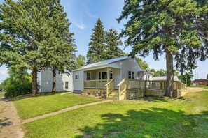 Exterior - Walk to Restaurant & Bar: Home w/ Deck in Gary (Gary)