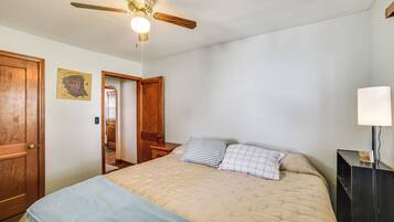 2 bedrooms, internet, bed sheets