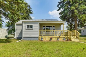 Exterior - Walk to Restaurant & Bar: Home w/ Deck in Gary (Gary)