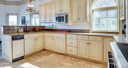 Million-Dollar Mtn Views! Gilford 'Gilded Loon'