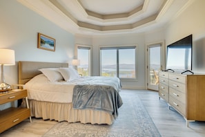 5 bedrooms, desk, iron/ironing board, travel cot - Million-Dollar Mtn Views! Gilford 'Gilded Loon' (Gilford)