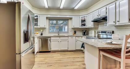 Walkable Historic District Gem: 2 Mi to Dtwn Ocala