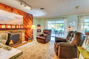 TV, fireplace, DVD player, books