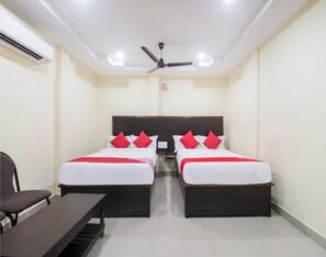 Deluxe Double Room | Free WiFi - DURGA BHAVANI RESIDENCY (Vijayawada)
