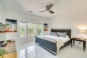 3 makuuhuonetta, työpöytä, silitysrauta/-lauta, internet