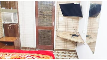 Kahden hengen deluxe-huone, ilmastointi | Allergiatestatut vuodevaatteet, työpöytä, äänieristys, ilmainen Wi-Fi