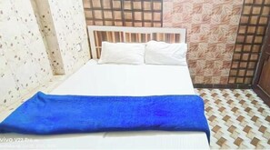 Deluxe Double Room, Air conditioning | Hypo-allergenic bedding, desk, soundproofing, free WiFi - Hotel Meet Lucknow  (Lucknow)