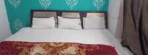 Deluxe Double Room, Air conditioning | Hypo-allergenic bedding, desk, soundproofing, free WiFi - Hotel Meet Lucknow  (Lucknow)